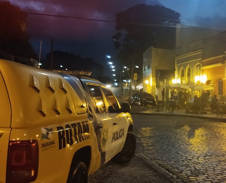 pm-fecha-bares-curitiba