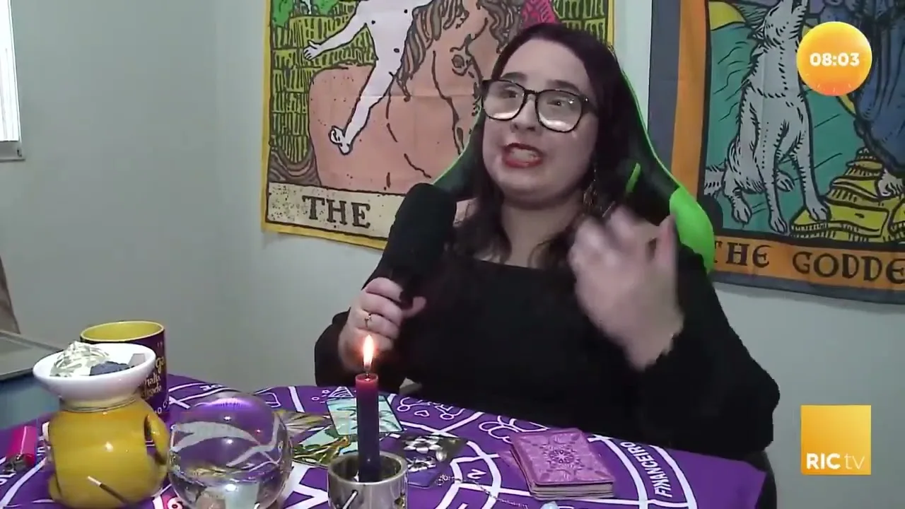 Ladrões largam pizza mordida após serem flagrados em imóvel 