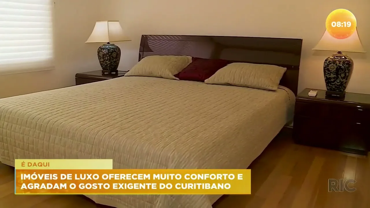 A Polícia Militar do Paraná (PMPR) prendeu em flagrante três homens que tentavam furtar uma agência bancária, em Ponta Grossa, nos Campos Gerais do Paraná. As prisões ocorreram no início da manhã desta quinta-feira (26).