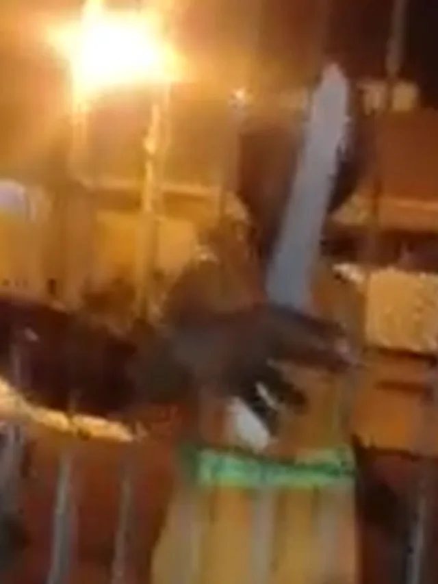 Coletor de lixo ameaça mulher com facão: "vou estralar essa casa de bala"