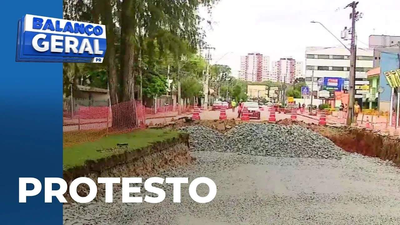 Moradores protestam contra o corte de mais de 200 árvores, decorrente de obras