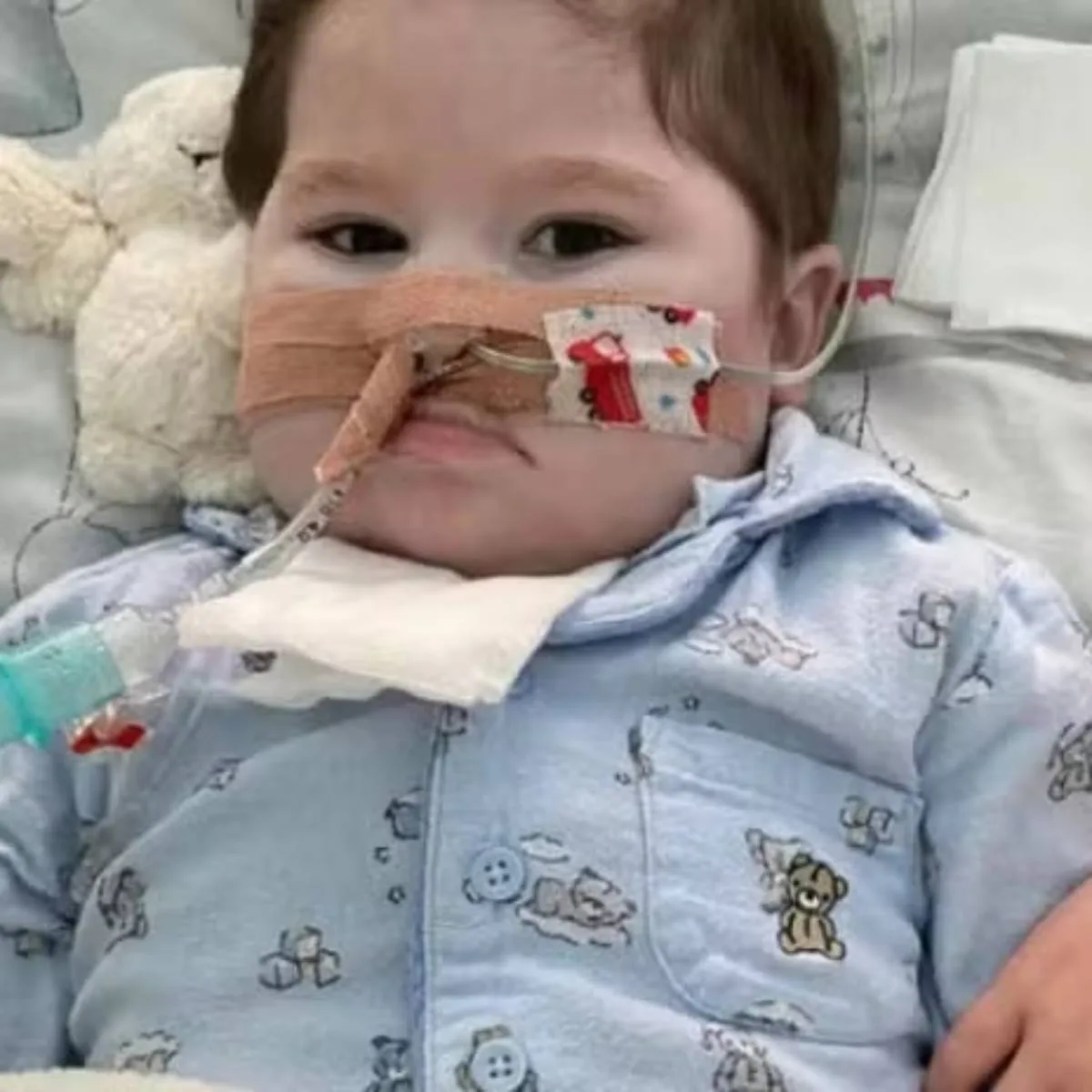 Bebê com doença grave morre após batalha judicial parar tratamento