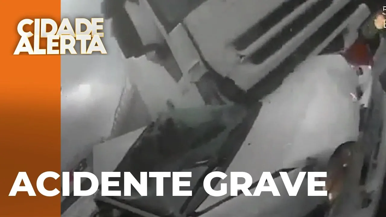 Grave acidente: Motorista fica preso nas ferragens em batida com caminhão