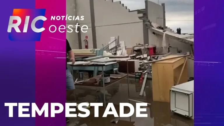 Tempestade: chuva causa estragos na região oeste; telhado de uma empresa foi lançado