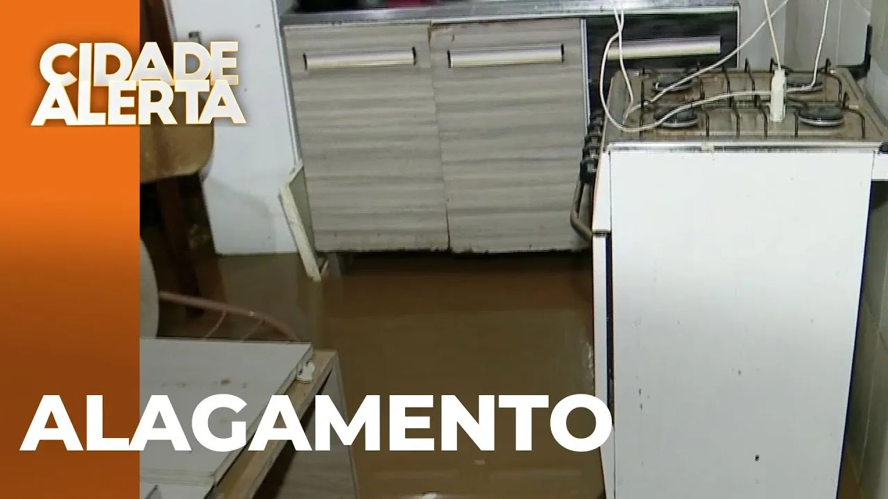 Tempestade: ruas e casas são totalmente alagadas e famílias perdem tudo