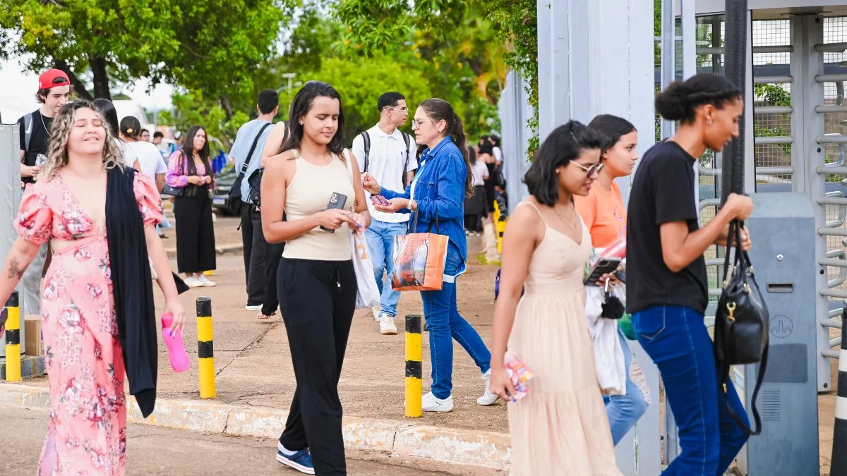 O Ministério da Educação (MEC) abriu nesta quarta-feira (15) a consulta de vagas para o processo seletivo do Sistema de Seleção Unificada (Sisu) 2025. Ao todo, serão ofertadas 261.779 vagas para 6.851 cursos de graduação em 124 instituições públicas de ensino superior de todas as regiões do país. Números que podem sofrer ajustes até a abertura das inscrições, na sexta-feira (17).  