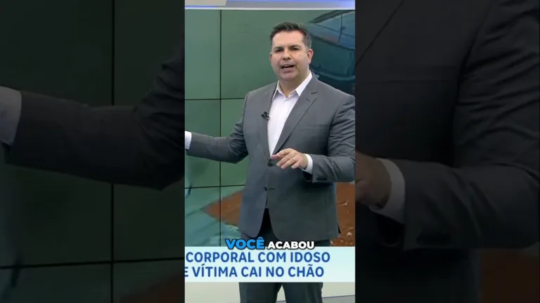 Criminoso entra em luta corporal com idoso para levar celular e vítima cai no chão