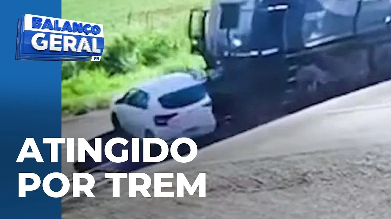 Flagrante: carro é atingido e arrastado por trem ao tentar cruzar linha férrea