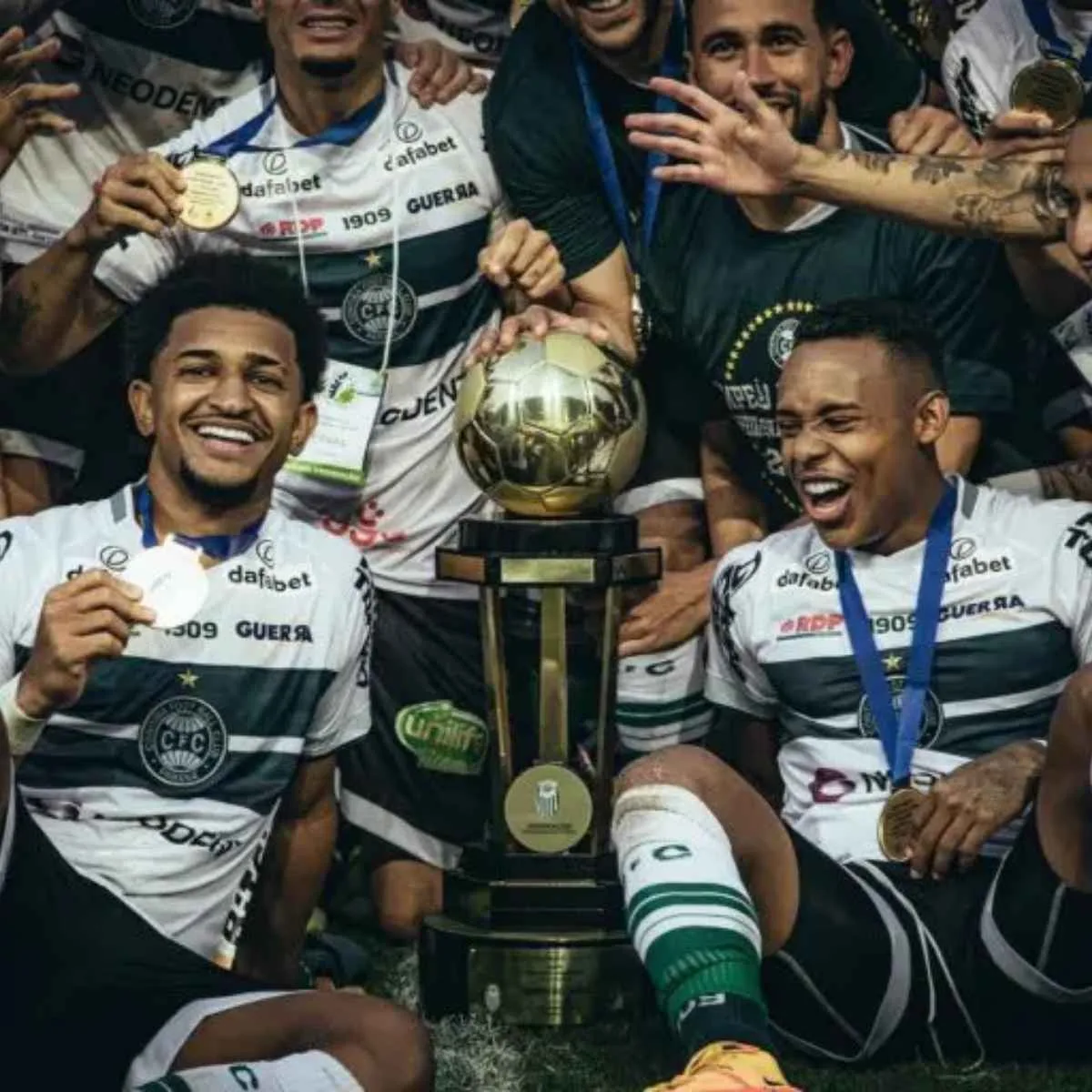 O título paranaense mais recente do Coritiba é de 2022 (Foto: Divulgação/FPF)