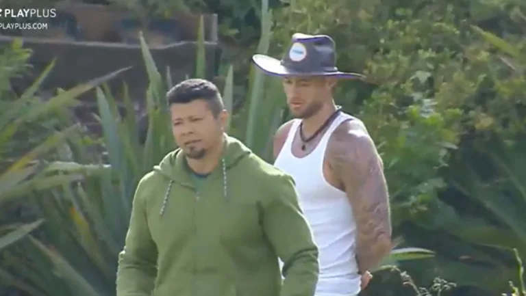 Gilsão e Yuri discutem no gramado na manhã desta sexta (Imagem: Reprodução / PlayPlus)