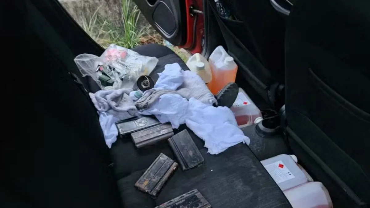 O esquadrão antibombas esteve no local