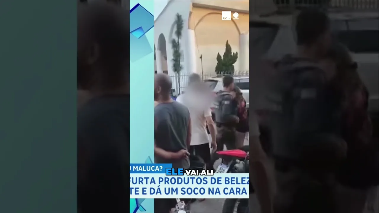 Mulher dá um soco na cara dos policiais após ser flagrada furtando produtos de beleza