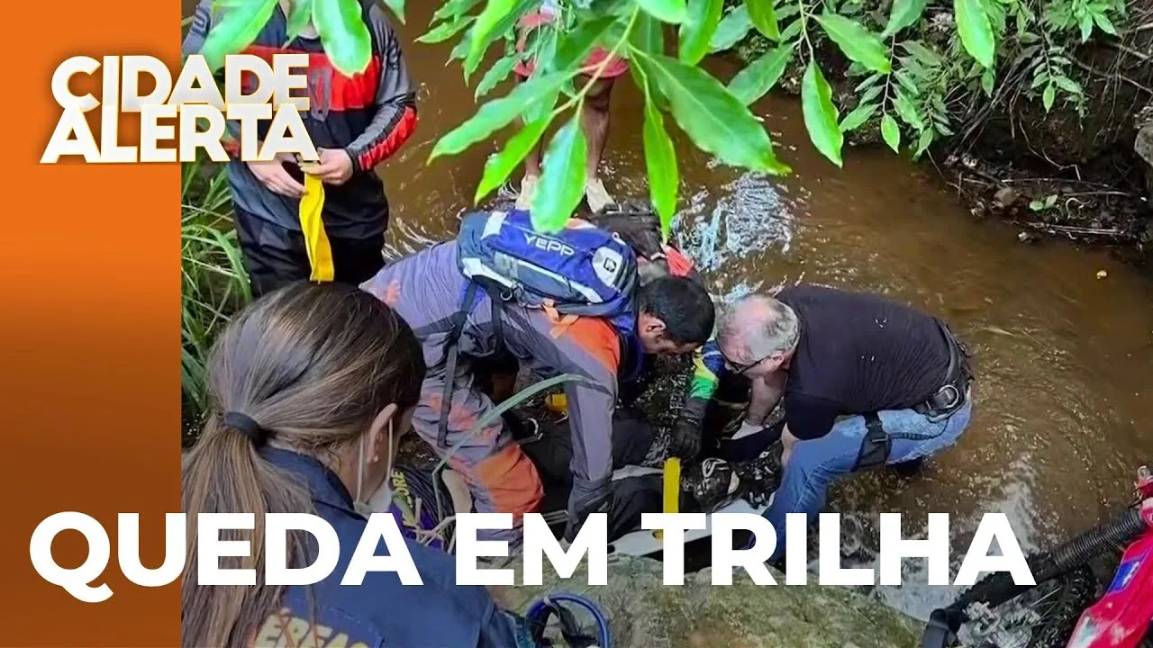 Mandaguari: Homem é resgatado após queda de moto em trilha de zona rural