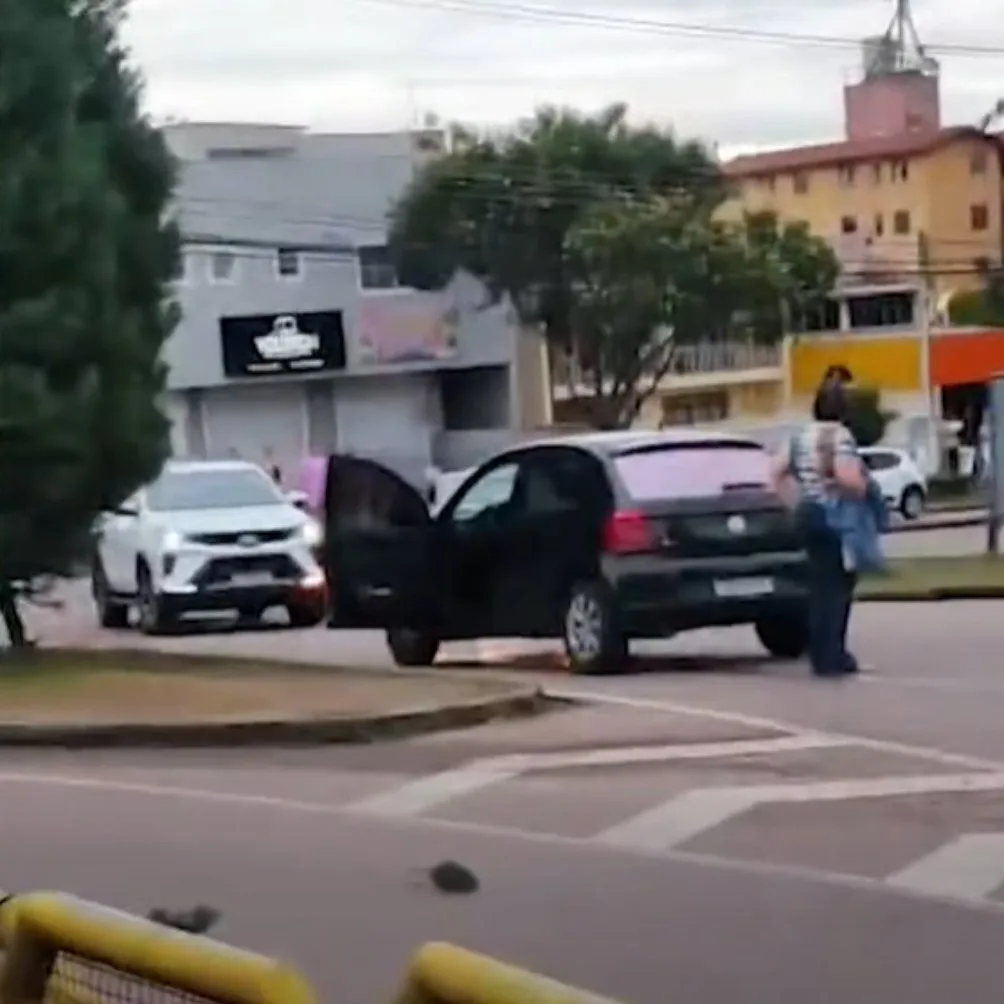 Motorista bêbado foi contido por populares