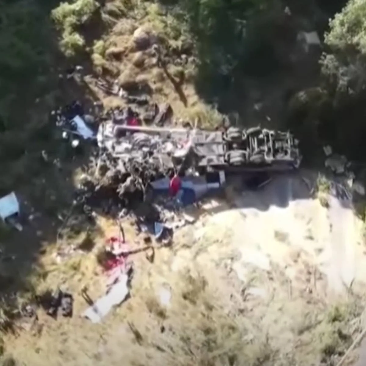 Vídeo mostra como ficou ônibus em acidente que matou 19 pessoas e deixou 6 feridos