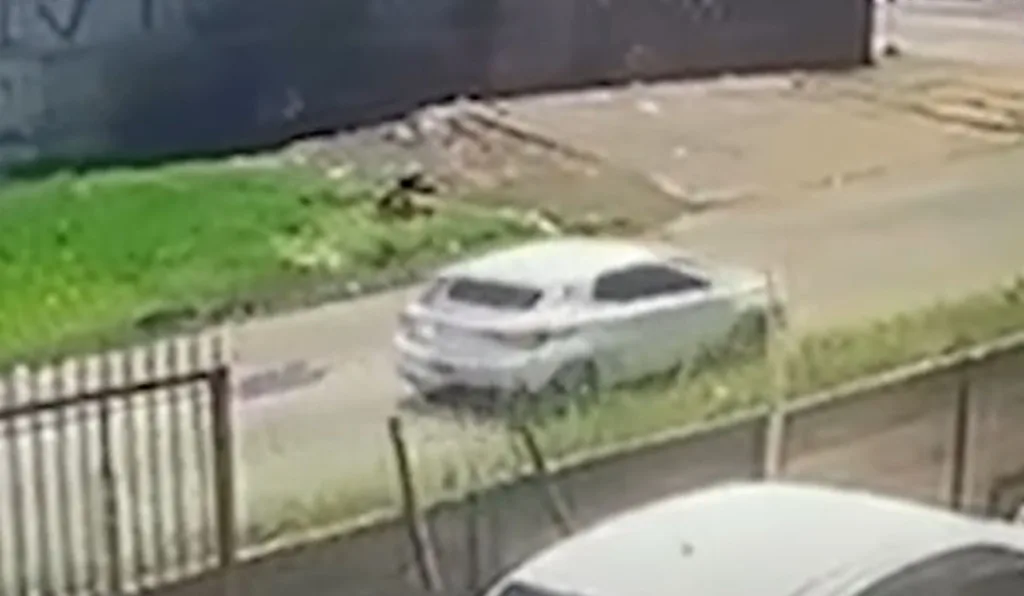 Carro de Leandra foi flagrado saindo do Parolin no dia do rapto da criança