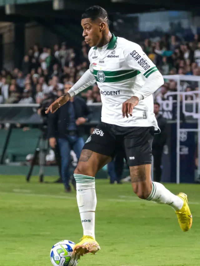 Alef Manga pode voltar no América-MG x Coritiba (Foto: Coritiba/Gabriel Tha)