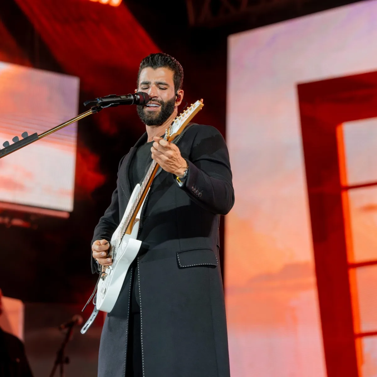 Diversas personalidades já tentaram a carreira na política, entre elas estão ex-apresentadores, cantores, atletas e até mesmo ex-BBB.