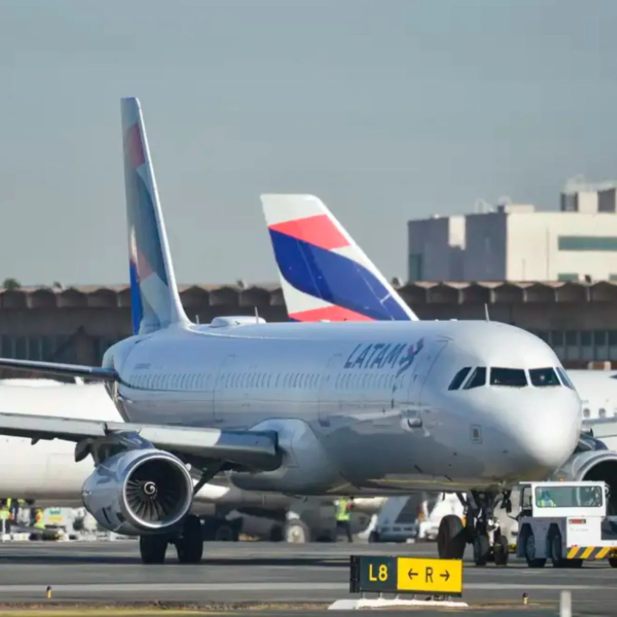 Avião da Latam declara emergência após decolar e faz pouso forçado em Brasília