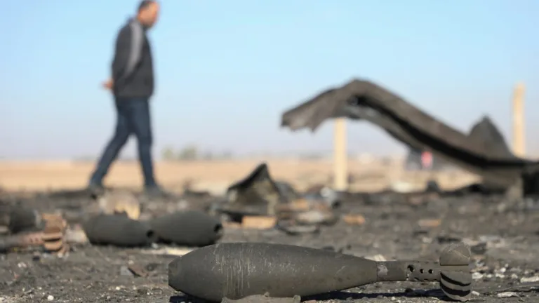 Israel intensifica ataques aéreos na Síria e avança a 25 km de Damasco