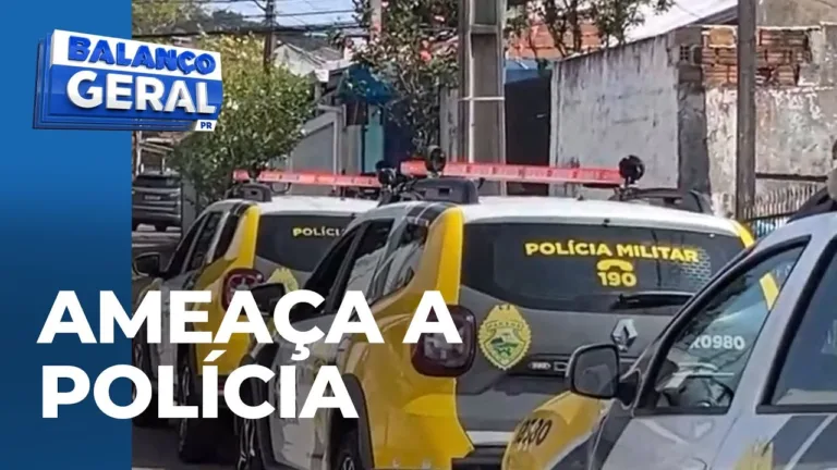 Com facão, mulher ameaça oficiais de justiça e policiais durante ordem de despejo