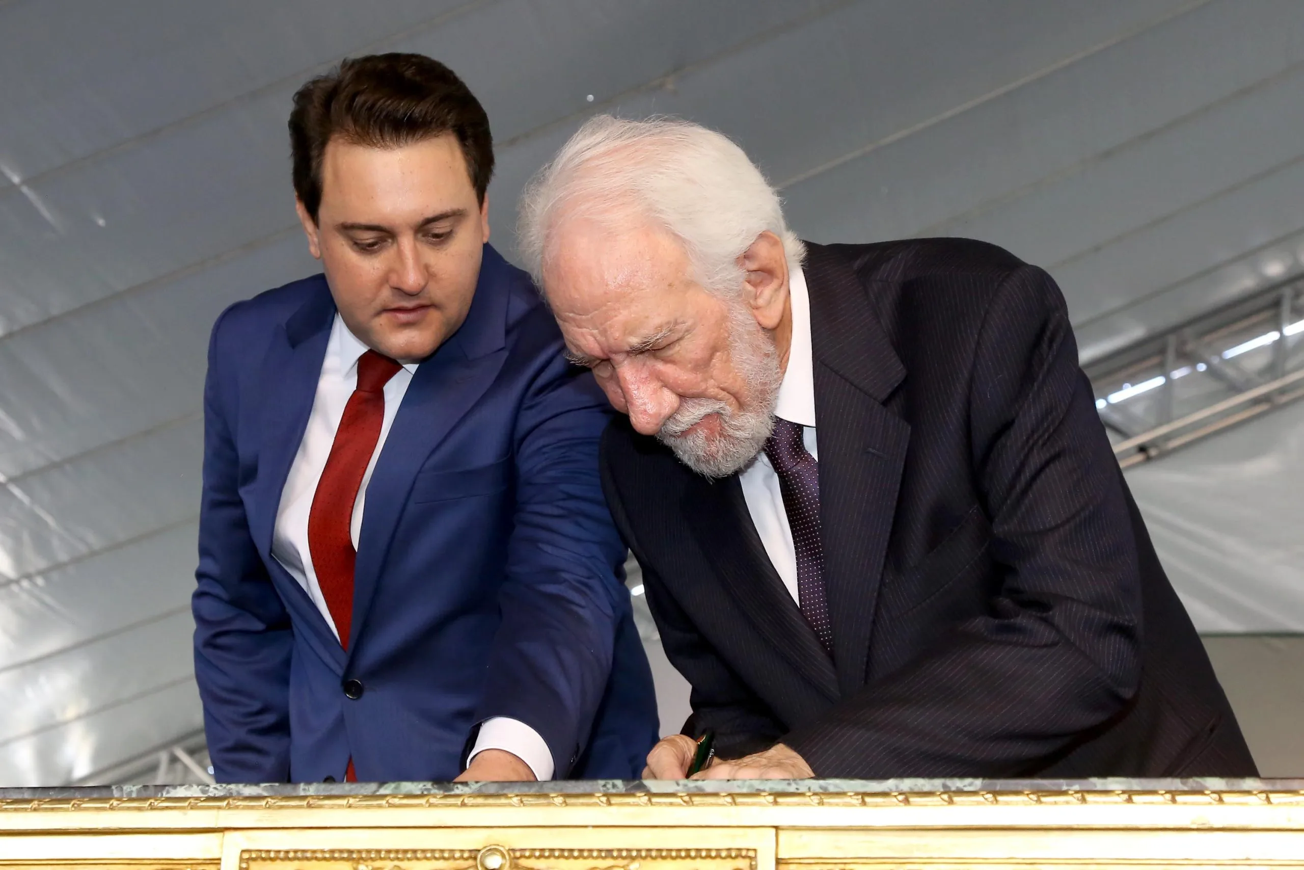 Ratinho Junior se licencia e Darci Piana assume o Governo do Paraná