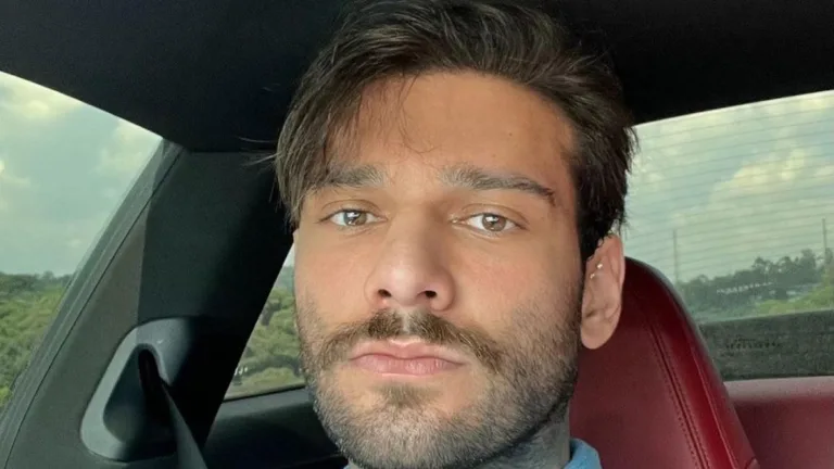 O artista teve o carro arrombado