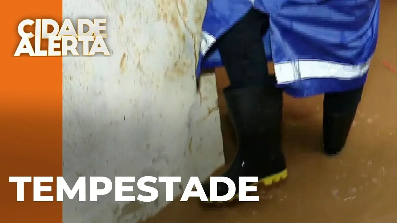 Tempestade: chuvas causam destruição em Curitiba; Cidade Alerta mostra os estragos