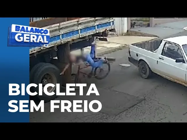 Criança com bicicleta sem freio grita alto por socorro, mas bate em caminhão e capota