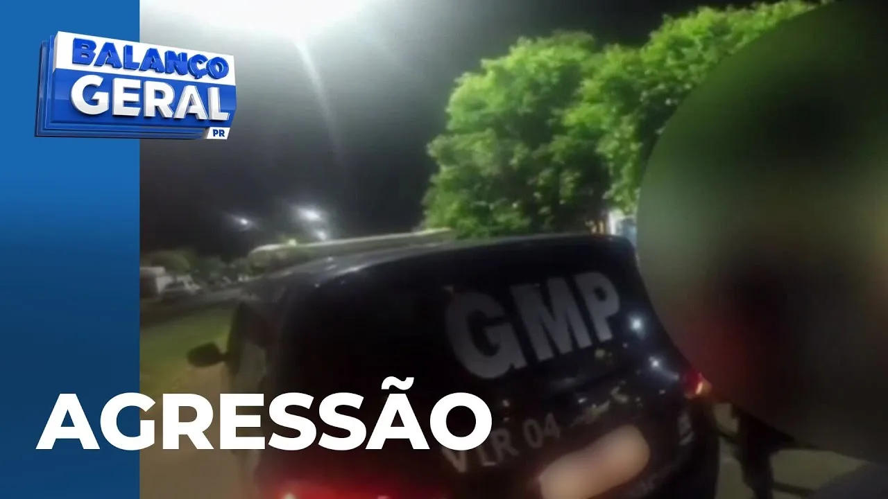 Homem agride e segura a ex-companheira enquanto namorada atual a golpeia com faca