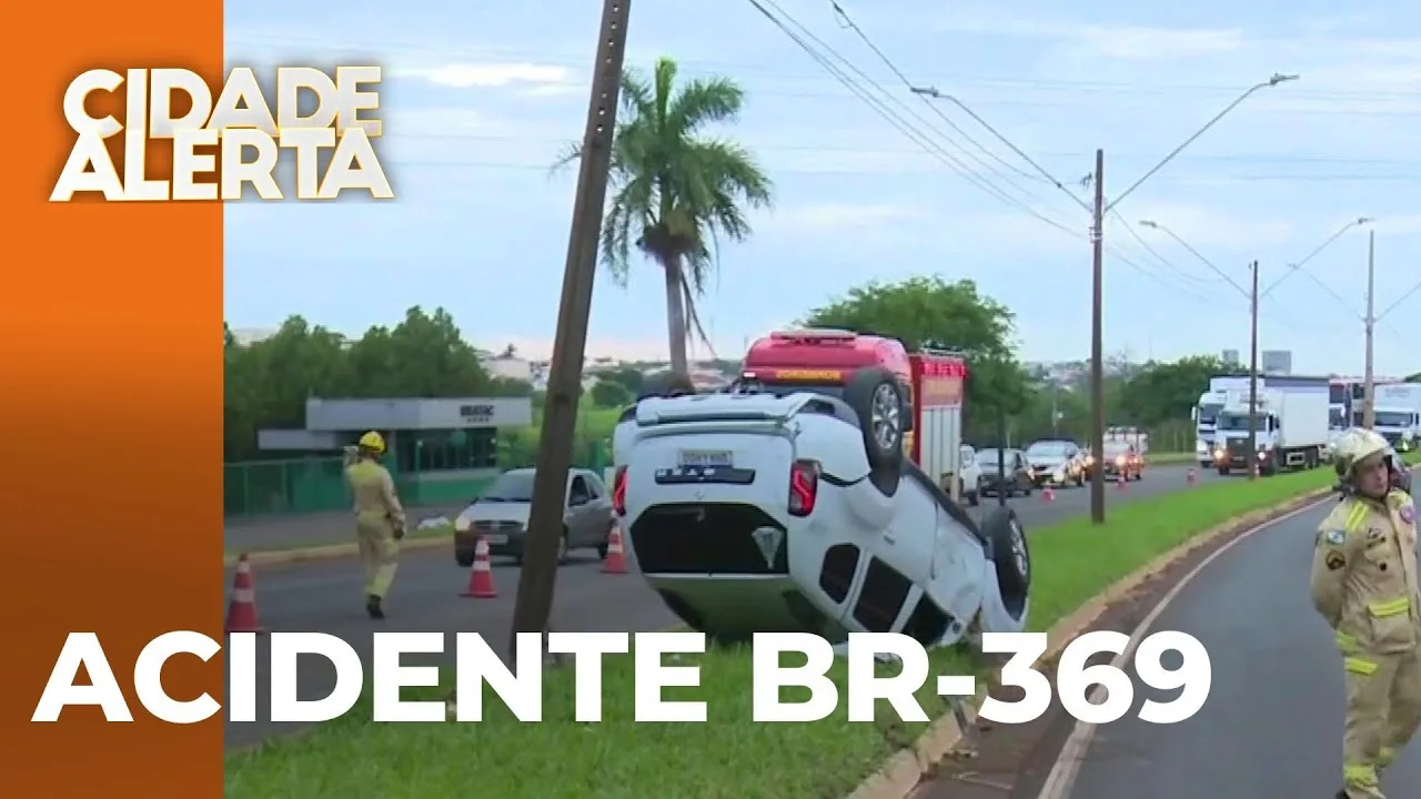 Carro capota na BR 369, próximo a BRATAC; imagens mostram o caso
