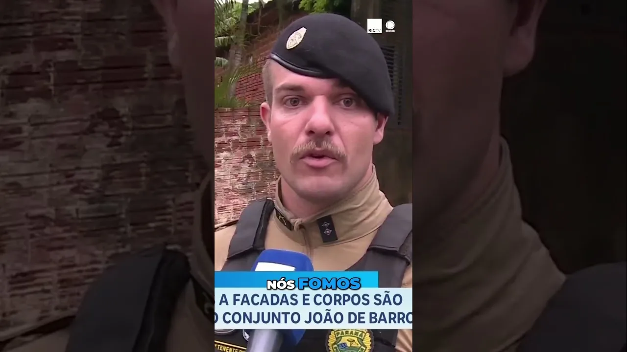 Corpos de homens são deixados no meio da rua; estes, teriam sido mortos a facadas