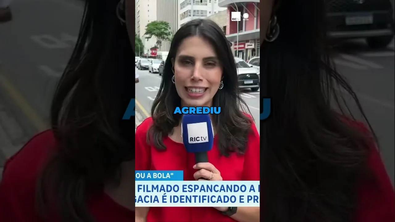 Homem que foi filmado espancando a namorada perto de delegacia é identificado e preso