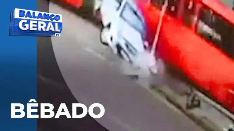 Motorista bêbado acerta ônibus e dificulta o trabalho dos bombeiros e do repórter
