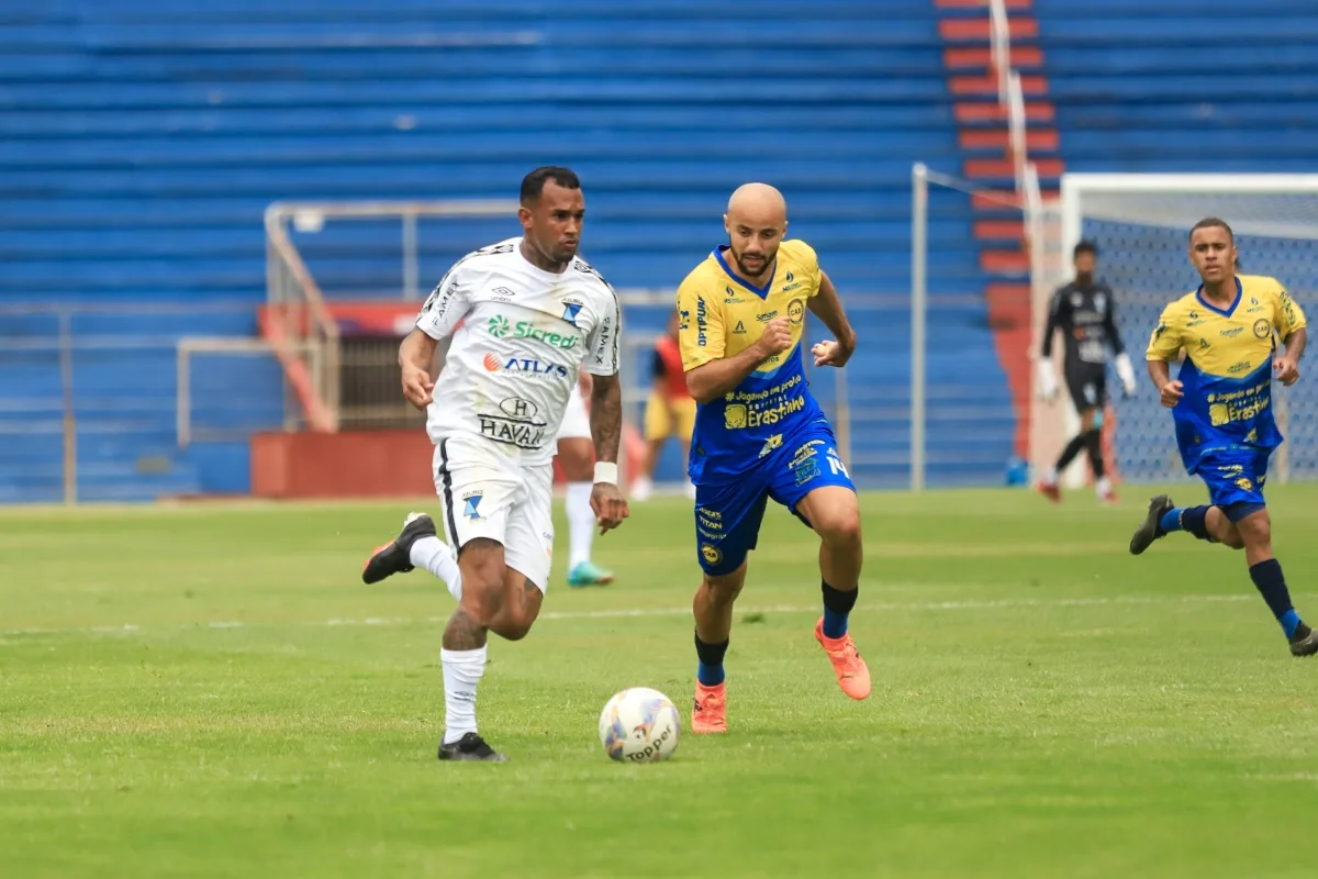 Andraus bateu o Azuriz com dois gols no 2º tempo