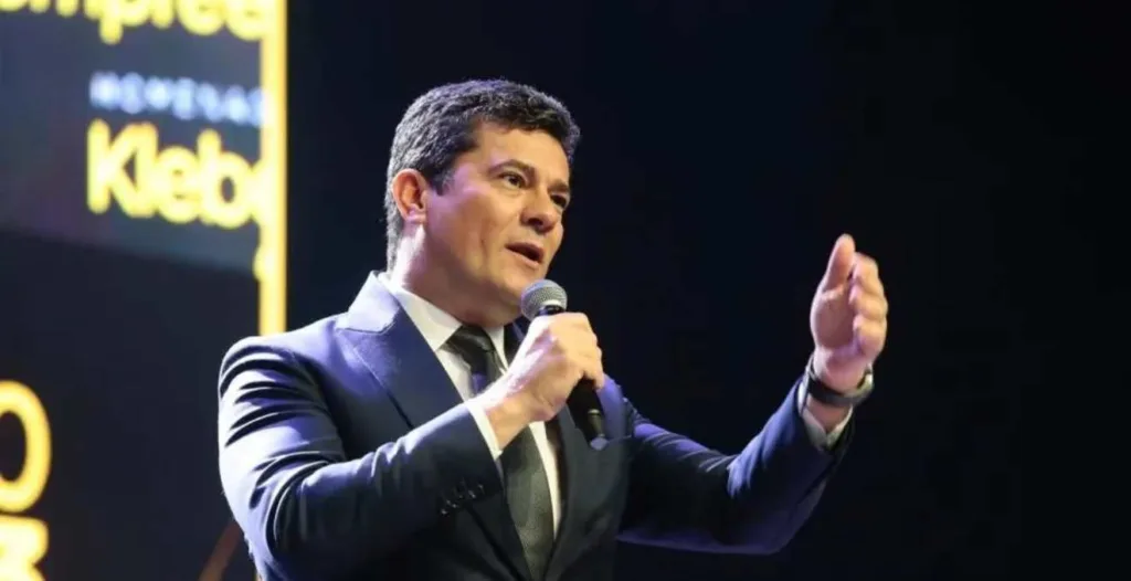 Pesquisa da Futura Inteligência, empresa da Apex Partners, divulgada nesta quinta-feira (3), aponta o senador Sergio Moro (UNIÃO-PR) na liderança da corrida ao Governo do Paraná em 2026.