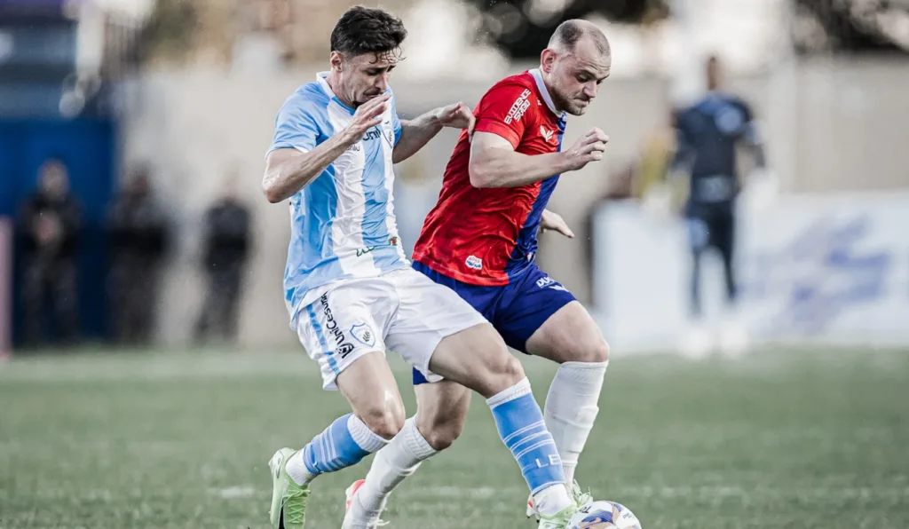 Lance de Londrina x Paraná Clube, pelo Paranaense