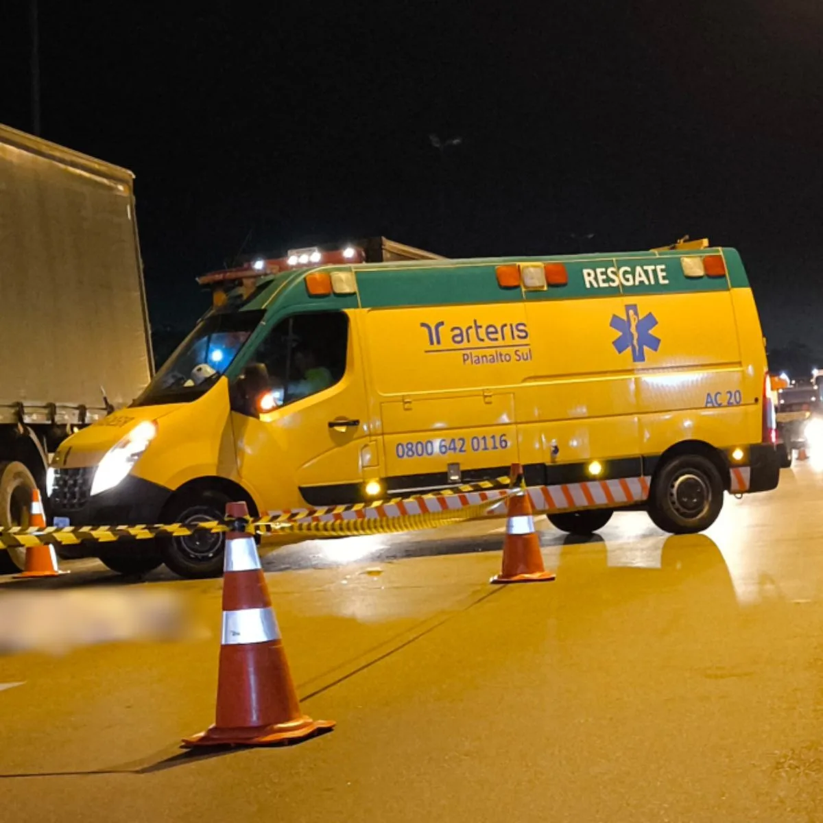 Motociclista morre atingido por ônibus e carreta na BR-116, na Grande Curitiba