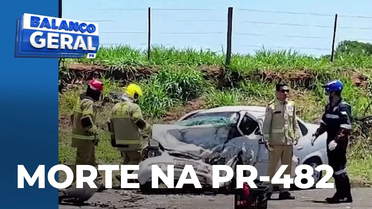 Acidente na PR-482, entre dois carros, deixa uma pessoa morta; corpo ficou preso nas ferragens