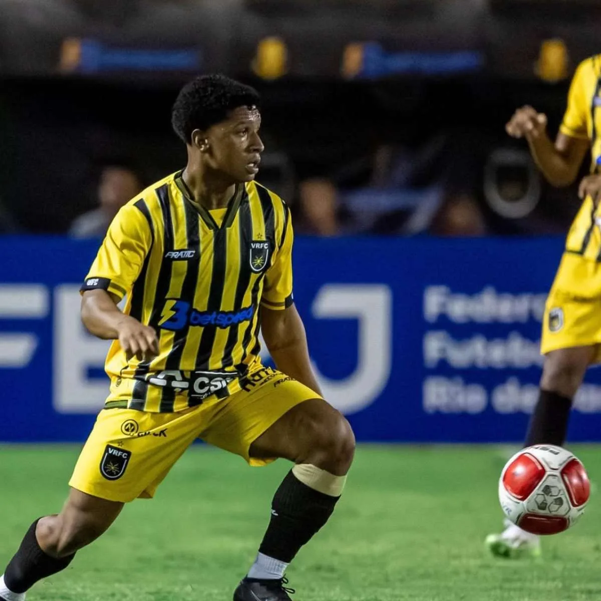 Léo Silva chega ao Paraná Clube como 23º reforço para 2025