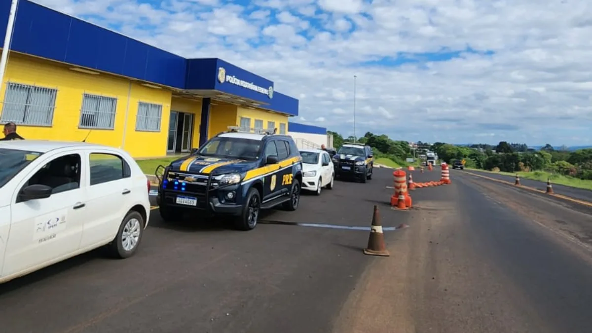 O Ministério Público do Paraná (MPPR) participou nesta semana, nos dias 5 e 6 de novembro, da Operação “Arla 32”, voltada à fiscalização em postos de combustíveis da região de Pato Branco, no oeste do estado,. A ação verificou as condições de comercialização do Agente Redutor Líquido Automotivo (Arla-32), produto utilizado para redução da emissão de poluentes em veículos que utilizam óleo diesel como combustível.