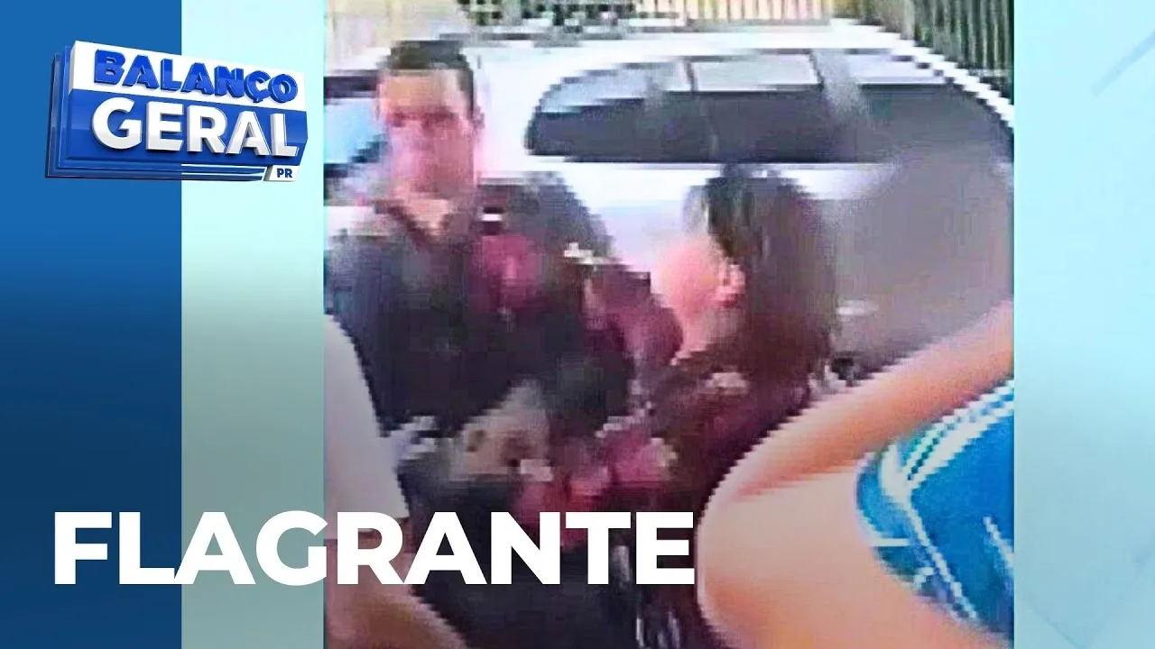 Mulher dá um soco na cara dos policiais após ser flagrada furtando produtos de beleza
