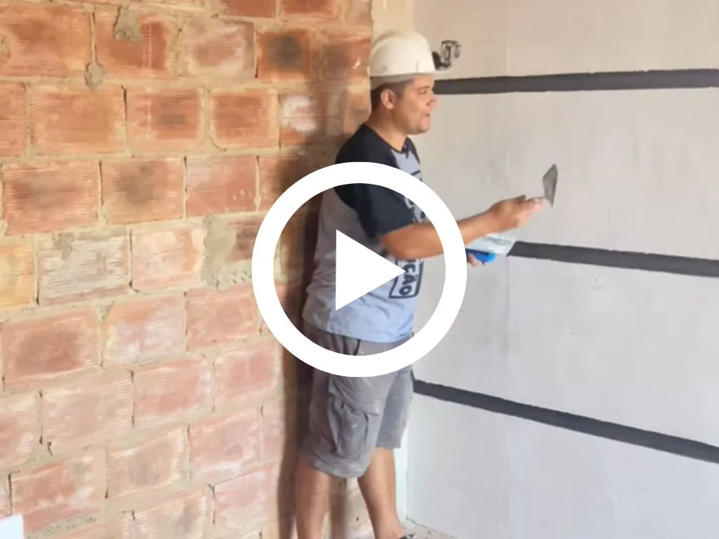 Pedreiro explica as vantagens do uso do isopor na obra