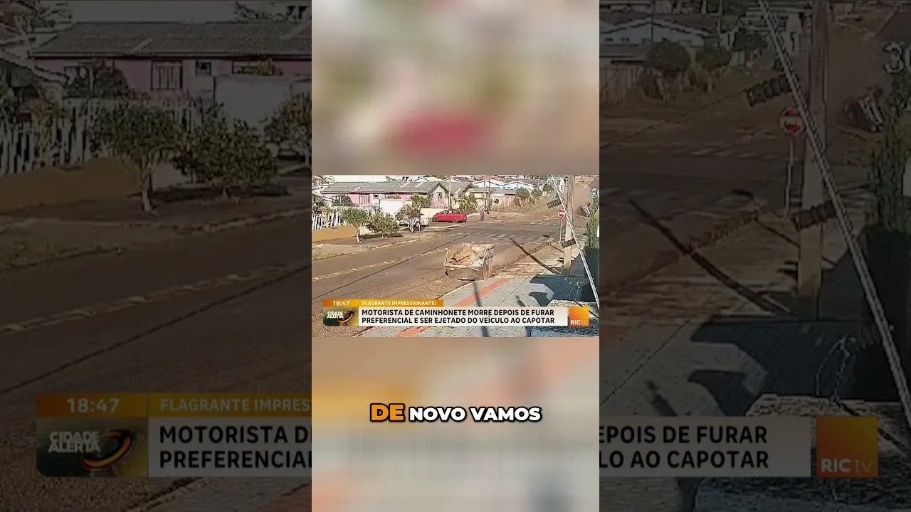 Motorista de caminhonete morre, após furar preferencial e ser ejetado do veículo ao capotar