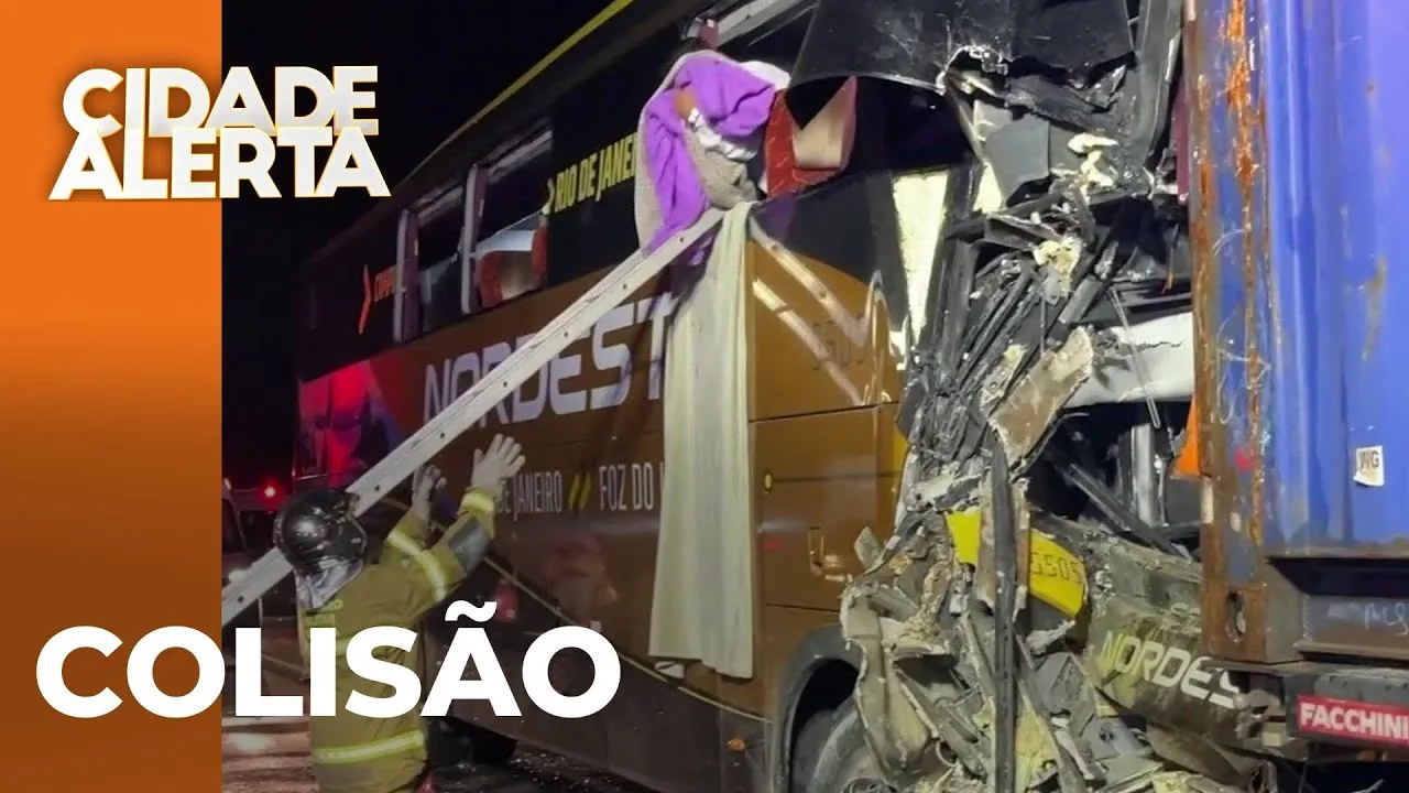 Acidente na BR-277: colisão entre ônibus e carreta deixa oito pessoas feridas em Campo Largo