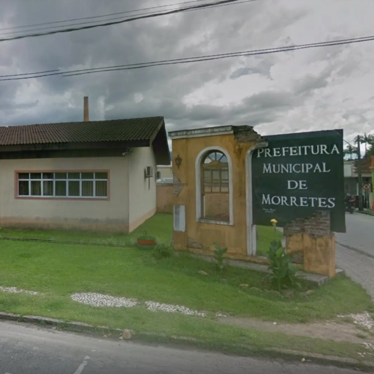 O Juízo da Comarca de Morretes, no litoral paranaense, determinou liminarmente o afastamento das funções de cinco conselheiras tutelares, com a suspensão do pagamento de seus vencimentos pelo município. A decisão atende pedido feito pelo Ministério Público do Paraná (MPPR), que ajuizou ação civil pública após constatar atitudes irregulares das conselheiras, que deverão ser substituídas por suplentes.