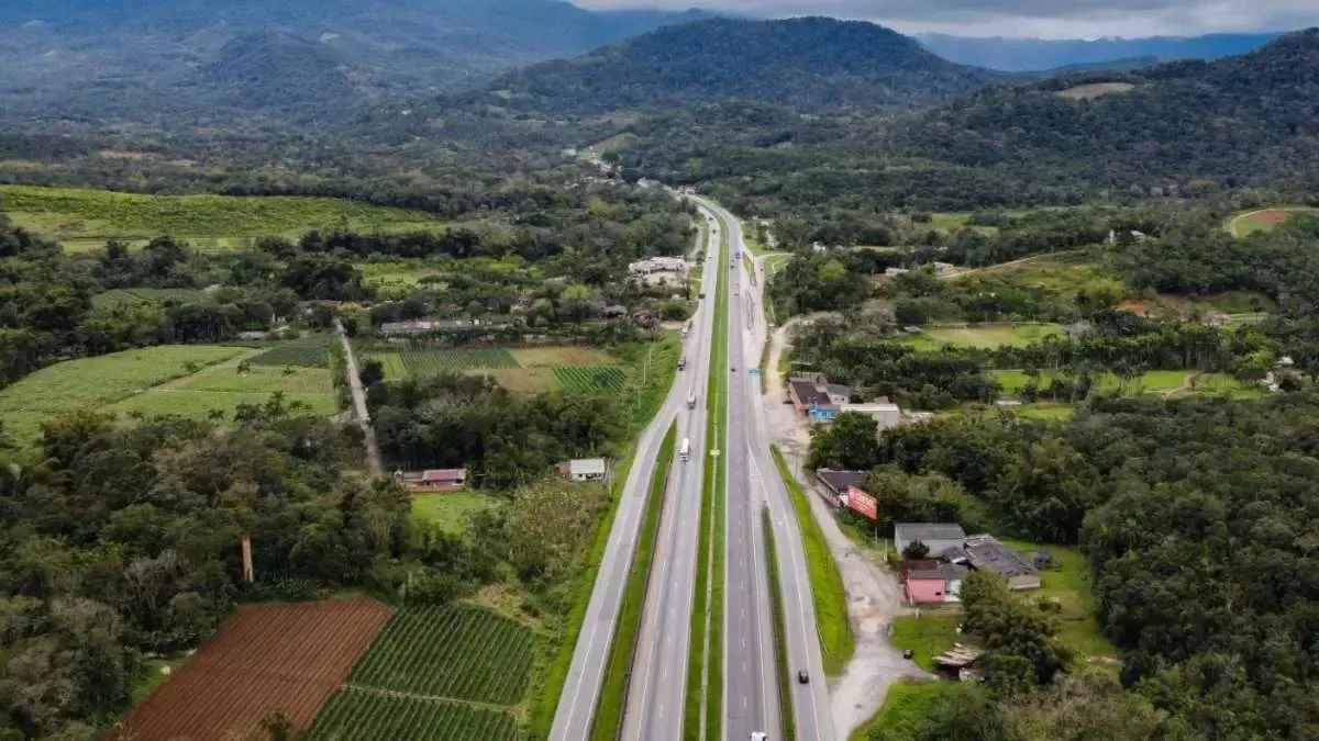 Rodovias do Paraná têm fluxo intenso no recesso de Natal; acompanhe o movimento