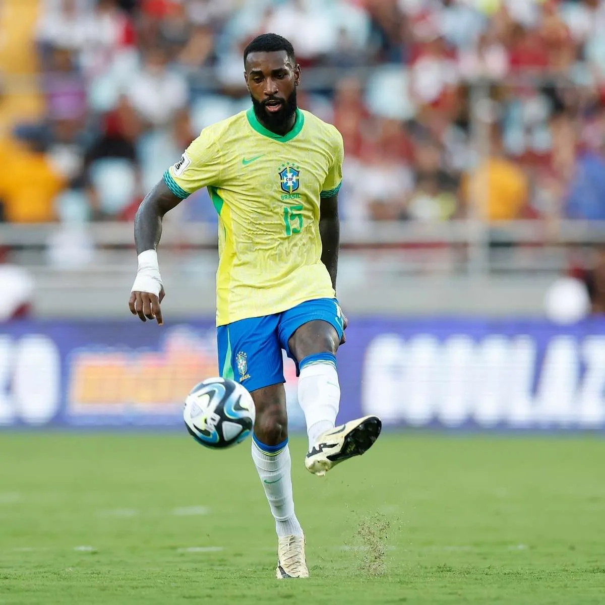 Após jogo acirrado, Brasil e Uruguai empatam em Salvador