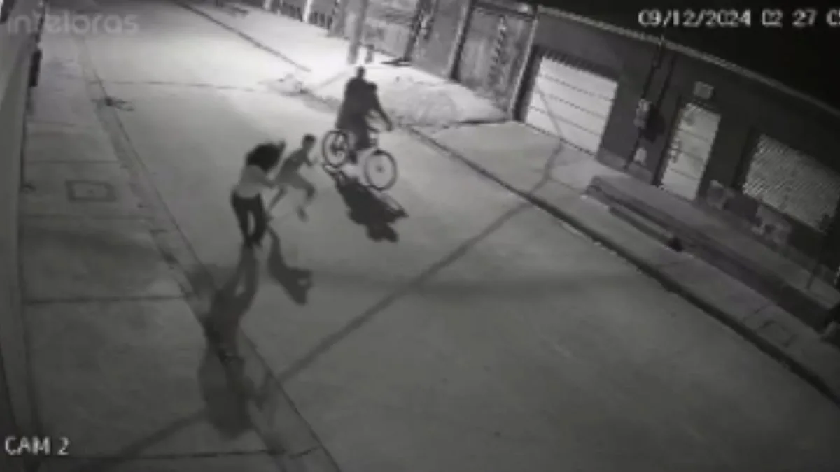 Imagens mostram criança de 8 anos agredindo e roubando mulher; assista