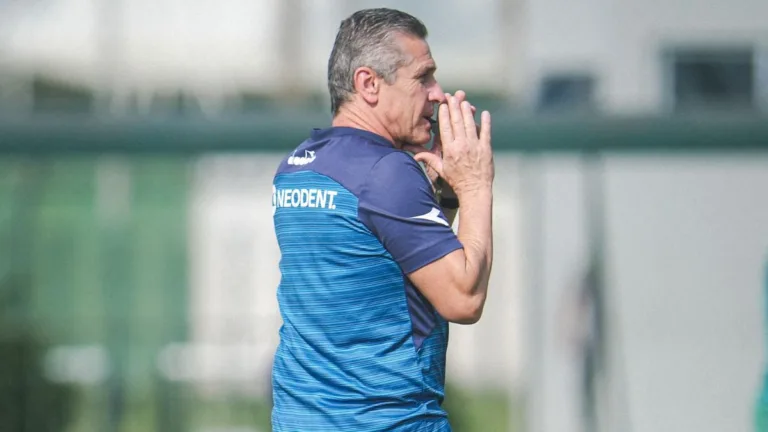 Jorginho não é mais técnico do Coritiba
